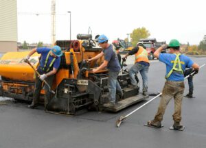 Les travailleurs et travailleuses de l’asphalte forment un front commun